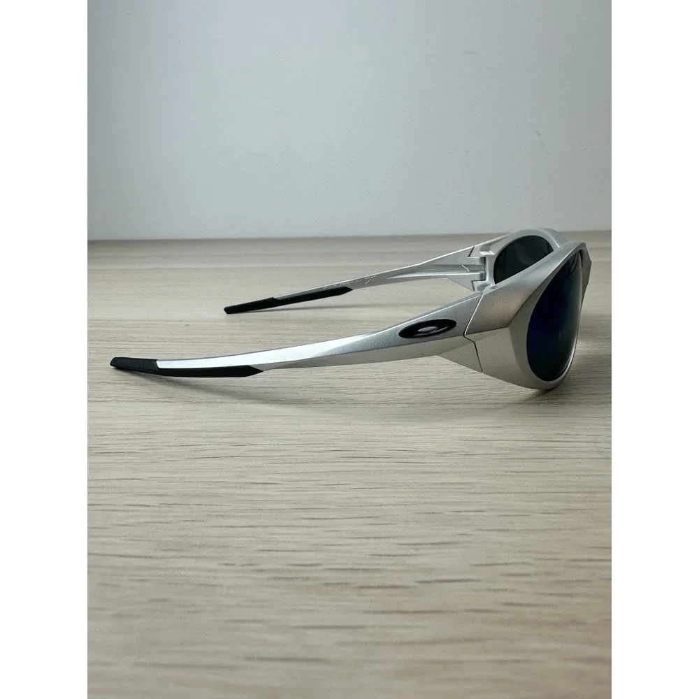 Oakley OO9438 Eye Jacket Matte Silver Frame/Blue Prizm Polarized Lenses